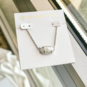 Elisa | White Howlite Silver Pendant Necklace